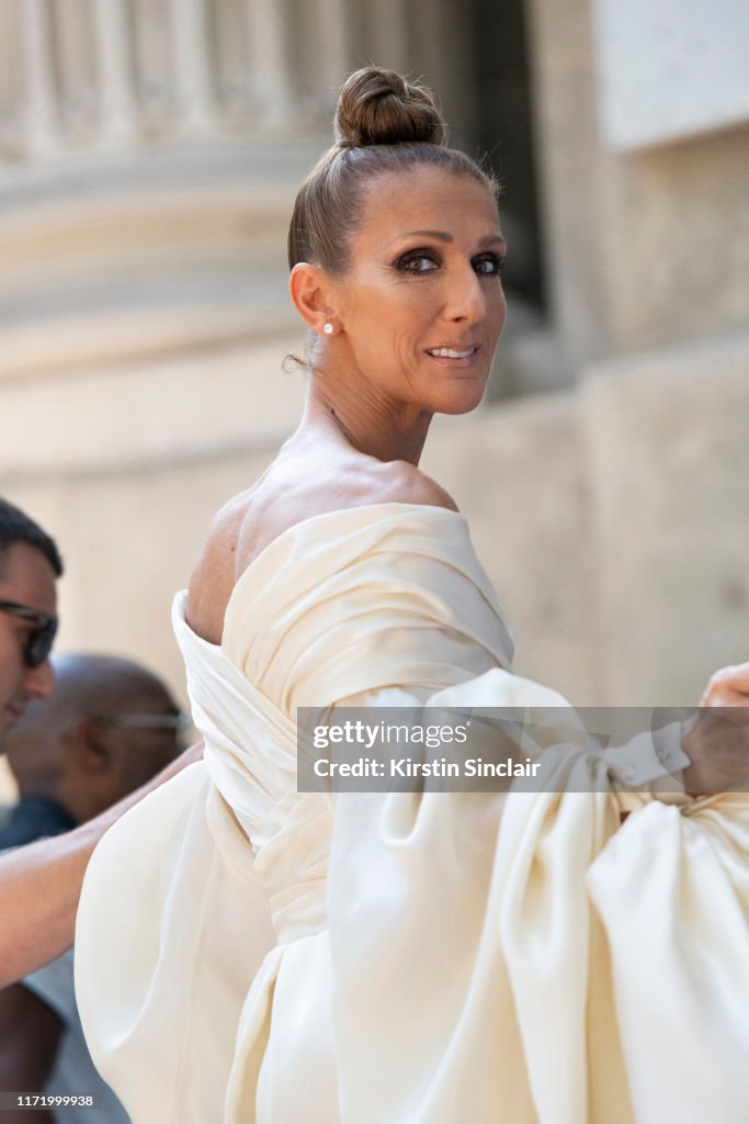 Street Style : Paris Fashion Week - Haute Couture Fall/Winter 2019/2020 : Day Three