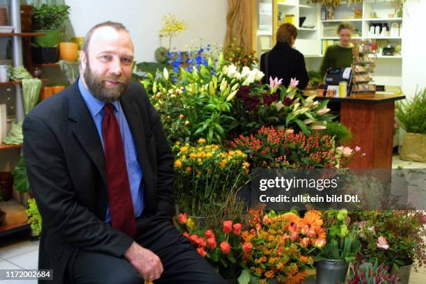 Guenter Nooke MdB CDU im Blumenladen 1000 tausend SCHOEN in Berlin Mitte am Hackeschen Markt