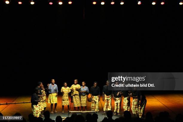 Pygmaeen Sonderkonzert Fest der Kontinente Haus der Kulturen der Welt Schwangere Auster