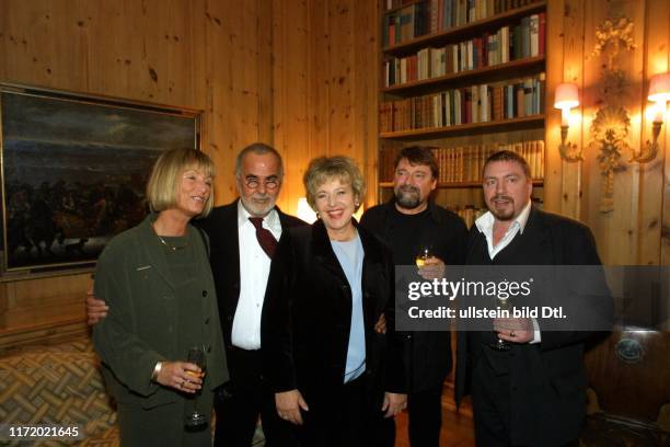 Goldene Kamera 2002 Vorempfang im Axel Springer Verlag Haus - Hoerzu Anne Dohrenkamp, Udo Walz, Marie Luise Marjan, Juergen von der Lippe und Armin...