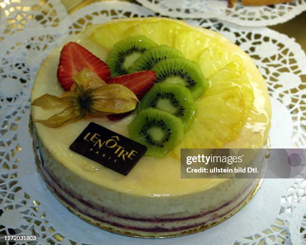 Torte Torten von Lenotre Minoir-Vanille et Framboises Euro 21.-