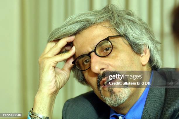 67 David Rieff Photos & High Res Pictures - Getty Images