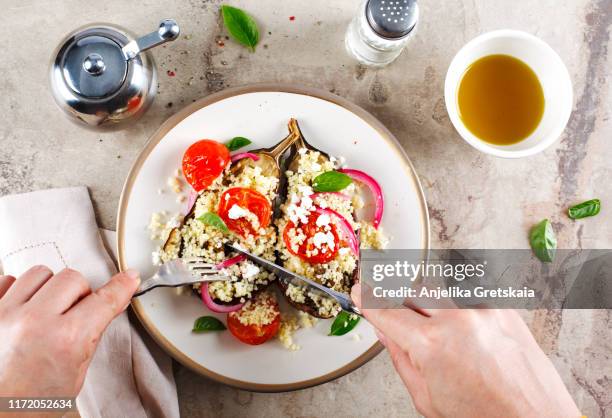 baked eggplant stuffed with couscous, tomatoes, feta and basil leaves - mediterraanse gerechten stockfoto's en -beelden