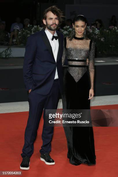 Rossif Sutherland and Laysla De Oliveira walk the red carpet ahead of the "Guest of Honour" screening during the 76th Venice Film Festival at Sala...