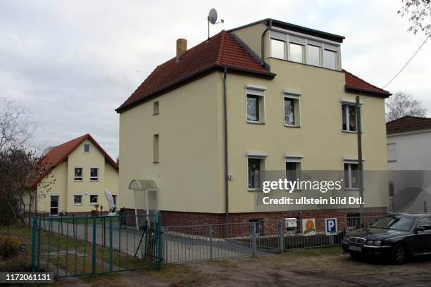 Schwester Monika Hesse - betreutes wohnen für Mütter und Kinder in Bernau - beim Spaziergang mit Lexi