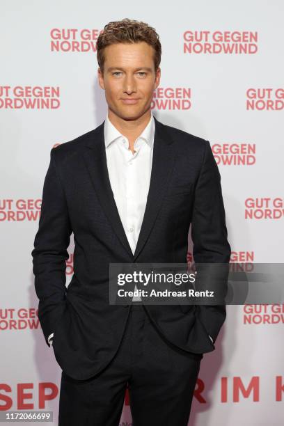 Alexander Fehling attends the world premiere of the movie "Gut gegen Nordwind" at Cinedom on September 03, 2019 in Cologne, Germany.