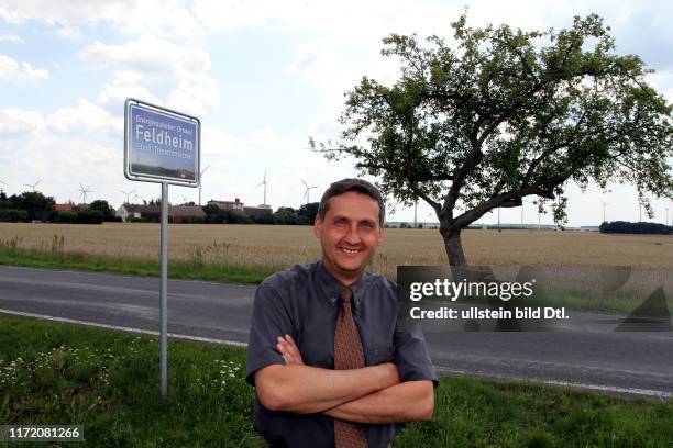 Feldheim bei Treuenbrietzen - Energieautarker Ortsteil - Dorf - Bürgermeister Michael Knape - Energie wird aus Wind und Biogas erzeugt - Windrad...