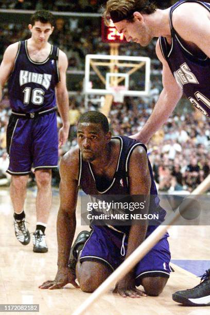 Chris Webber of the Sacramento Kings is consoled by teammate Scot Pollard during the 4th quarter of game five of the first round of the NBA Western...