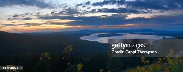 lake mooselookmeguntic sunset near rangeley, maine usa - mooselookmeguntic lake - fotografias e filmes do acervo