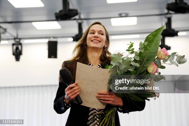 Primaballerina Polina Semionova kehrt als Professorin nach Berlin zurück. Ihre Berufungsurkunde erhält sie am 15.11.13 im Theatersaal - Staatliche...
