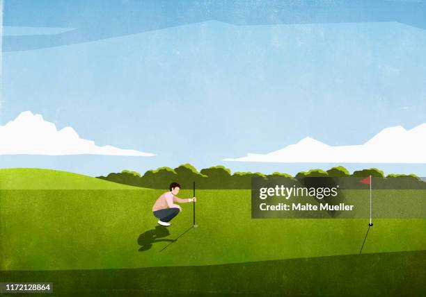 male golfer preparing tee shot on sunny golf course - green golf course 幅插畫檔、美工圖案、卡通及圖標
