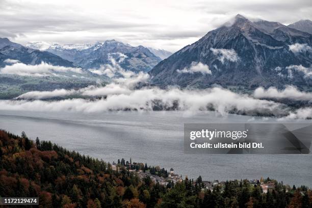 Fünf Tage Blick aus ein und dem selben Fenster des Berghüsli über dem Thuner See auf das Bergpanorama am Niesen