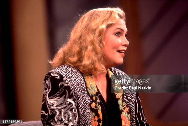 Actress Kathleen Turner appears as a guest on the Oprah Winfrey Show in Chicago, Illinois, July 28, 1991.