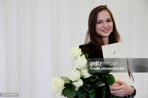 Primaballerina Polina Semionova kehrt als Professorin nach Berlin zurück. Ihre Berufungsurkunde erh�ält sie am 15.11.13 im Theatersaal - Staatliche...