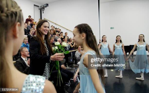 Primaballerina Polina Semionova kehrt als Professorin nach Berlin zurück. Ihre Berufungsurkunde erhält sie am 15.11.13 im Theatersaal - Staatliche...