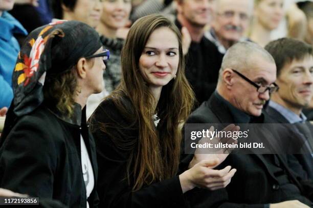 Primaballerina Polina Semionova kehrt als Professorin nach Berlin zurück. Ihre Berufungsurkunde erhält sie am 15.11.13 im Theatersaal - Staatliche...