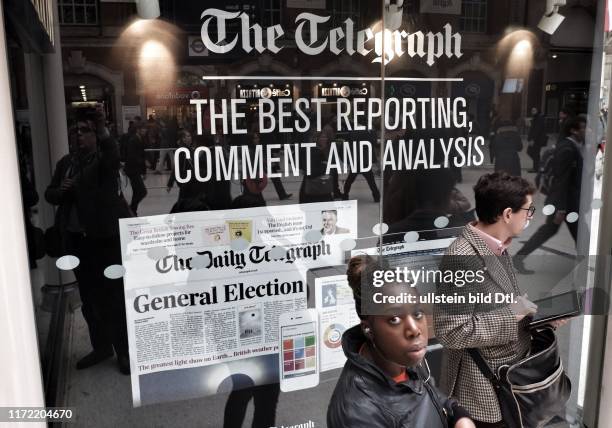 Wesrminster Wahlen - Unterhauswahlen in Großbritannien - London - selbstbewusste Werbung des Daily Telegraph im Bahnhof Victoria London Kiosk...