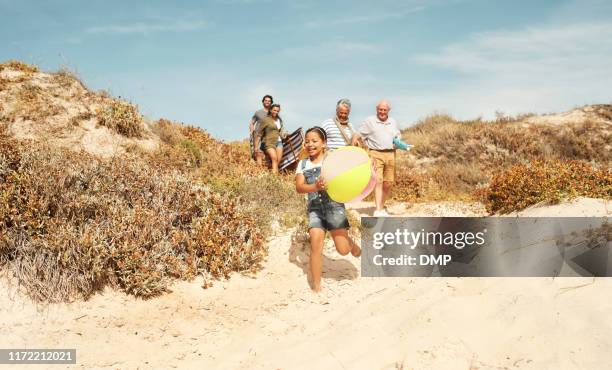 leuke familie dagje uit - blended family stockfoto's en -beelden