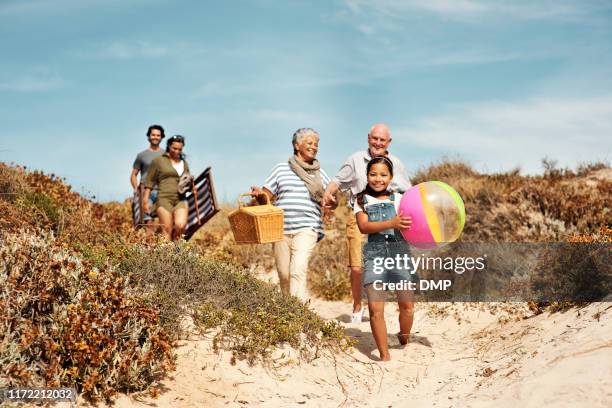 let the family vacation begin - family trip in laws stock pictures, royalty-free photos & images