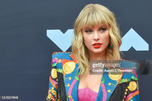 Singer Taylor Swift attends the 2019 MTV Video Music Awards red carpet at Prudential Center on August 26, 2019 in Newark, New Jersey.