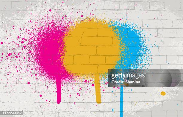 illustrazioni stock, clip art, cartoni animati e icone di tendenza di vernice spray su sfondo texture parete - muro