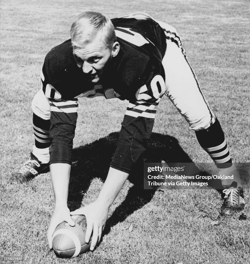 Circa 1960 - Oakland Raiders center Jim Otto. Published News  Photo - Getty Images