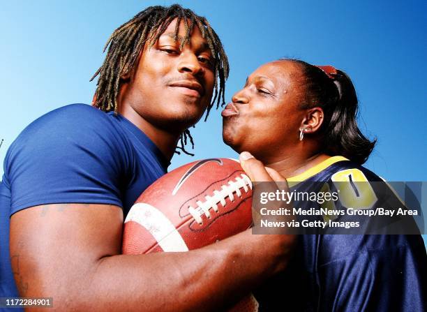 Berkeley, CA July 25, 2006: University of California Berkeley All-American football player Marshawn Lynch with his mother Delisa Lynch. (Aric...