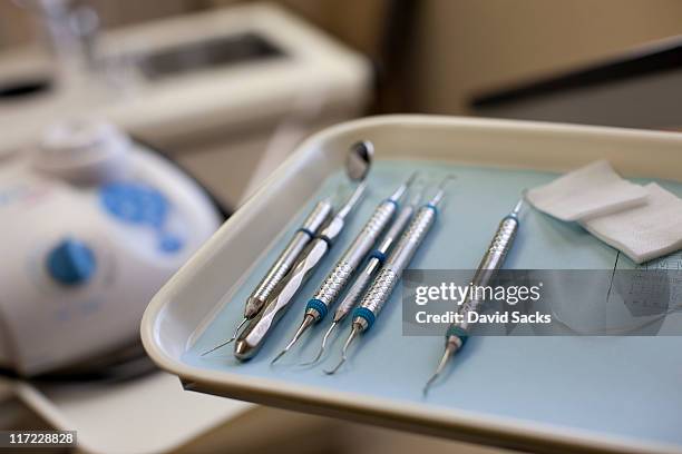 dental tools on a tray. - zahnbohrer stock-fotos und bilder