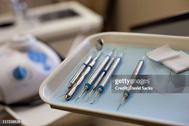 dental tools on a tray. - bandeja archivadora fotografías e imágenes de stock