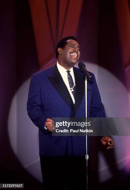 American Soul and R&B singer Luther Vandross performs on an episode of the Oprah Winfrey Show, Chicago, Illinois, May 12, 1989.