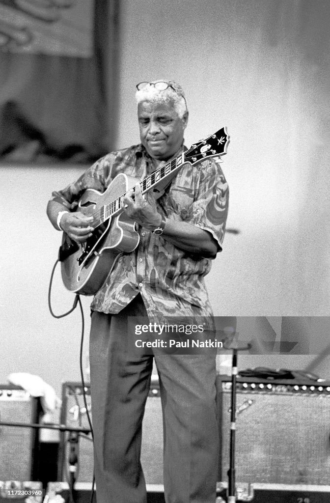 Phil Upchurch Performs On Stage