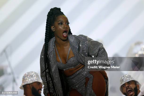Izza Be Singer Iza (Singer) Photos and Premium High Res Pictures - Getty Images