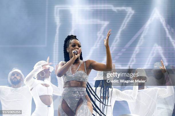 Izza Be Singer Iza (Singer) Photos and Premium High Res Pictures - Getty Images