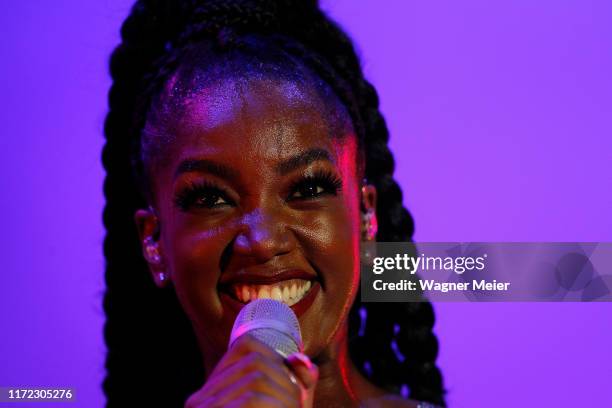 Izza Be Singer Iza (Singer) Photos et images de collection - Getty Images