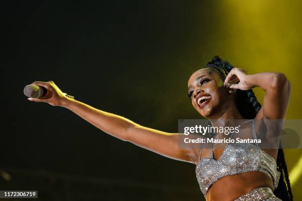 Izza Be Singer Iza (Singer) Photos and Premium High Res Pictures - Getty Images