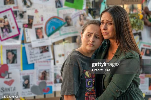 Guest star Ava Acres and Jennifer Love Hewitt in the Searchers episode of 9-1-1 airing Monday, Oct. 7 on FOX.