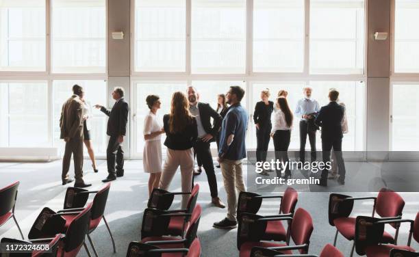 group of business people in the convention center - sessions imagens e fotografias de stock