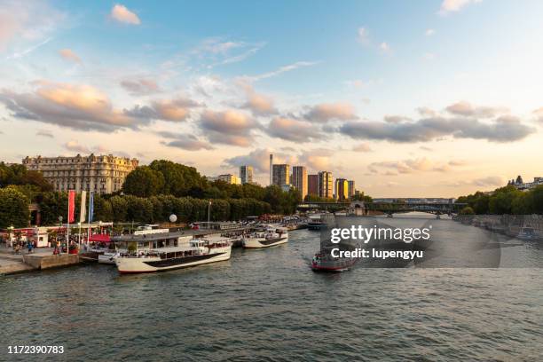 seine river at sunrise,paris - seine maritime stock pictures, royalty-free photos & images