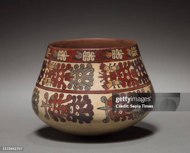327 Nazca Pottery Stock Photos, High-Res Pictures, and Images - Getty ...