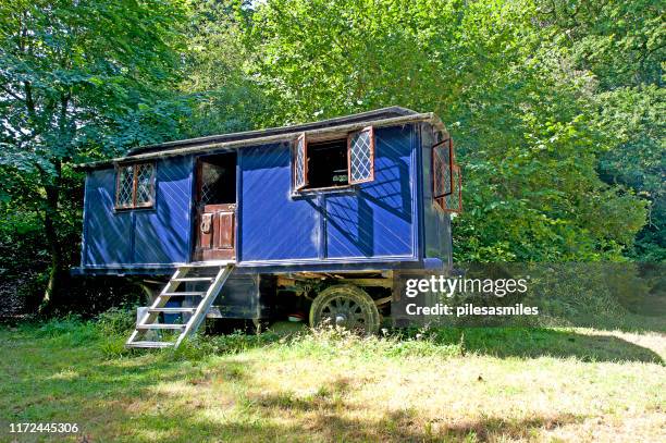romany or showman's caravan, england, uk - english fete stock pictures, royalty-free photos & images
