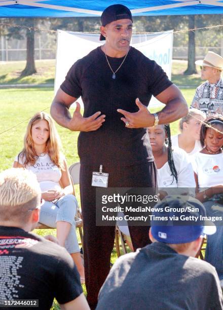 Ron lewis/staff 10.29.03 san mateo county times&#13;&#13;Former San Francisco 49ers tight end Eason Ramson, who battled drug addiction for 20 years,...