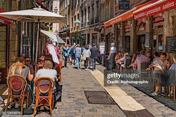french sidewalk cafes in lyon - laying table restaurant stock pictures, royalty-free photos & images