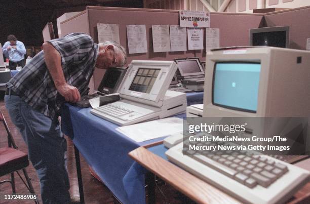 59 Apple Macintosh 1984 Photos and Premium High Res Pictures - Getty Images