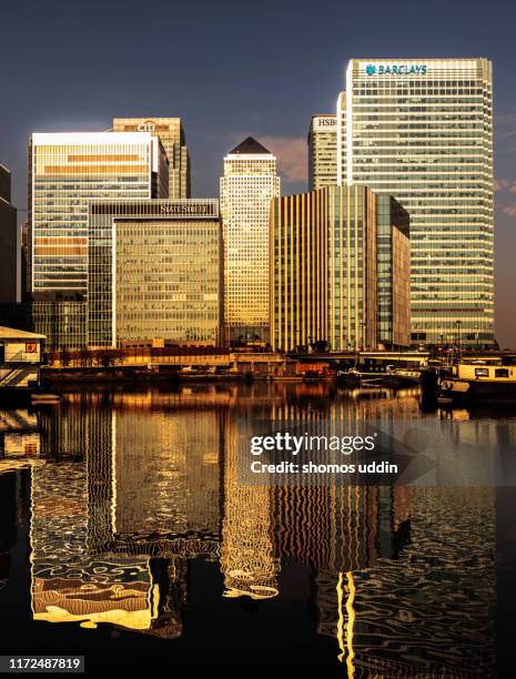 london canary wharf skyline at sunrise - canada tower stock pictures, royalty-free photos & images