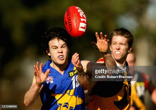 Harley Inglis of the Jets and Lachlan Wallace of the Stingrays contest the ball during the round 10 TAC Cup match between Dandenong Stingrays and the...