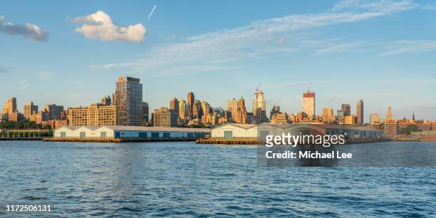 red hook container terminal - brooklyn, new york - red hook new york city stock-fotos und bilder