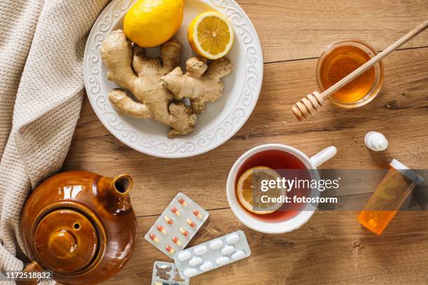 natural remedies for flu - herbal medicine imagens e fotografias de stock