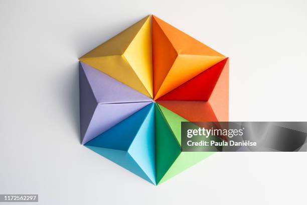 paper pyramids - origami stockfoto's en -beelden