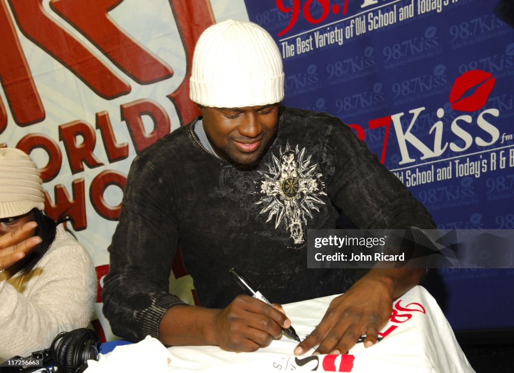 Brian McKnight signs copies of his new CD 10 - December 8, 2006