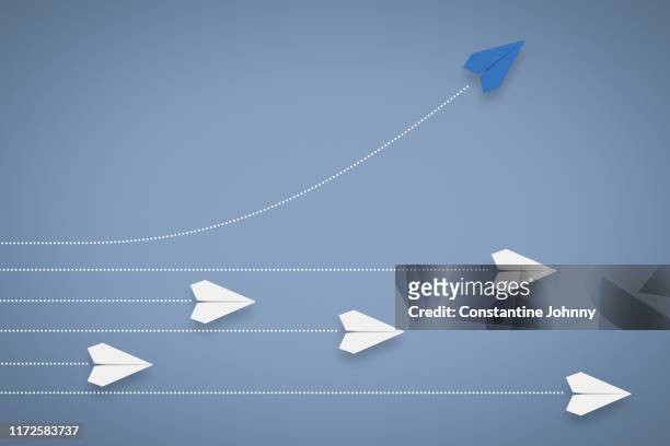 paper airplane different direction and approach. think different & leadership concept. - améliorer photos et images de collection